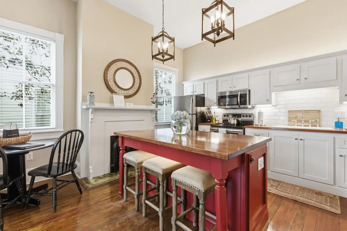 Suite 314A — historic Forsyth Park vacation rental on Airbnb, Savannah GA